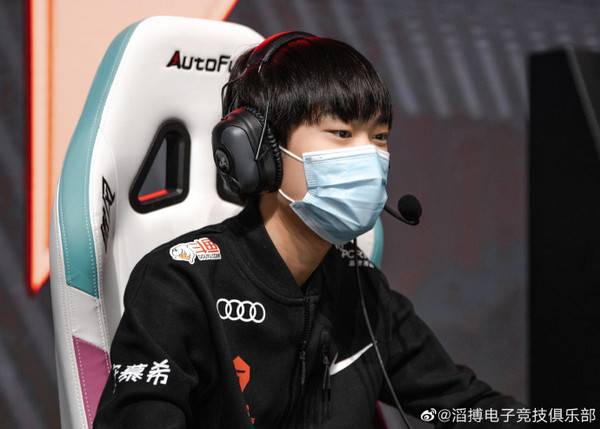 사진=TES 공식 웨이보, 나이트