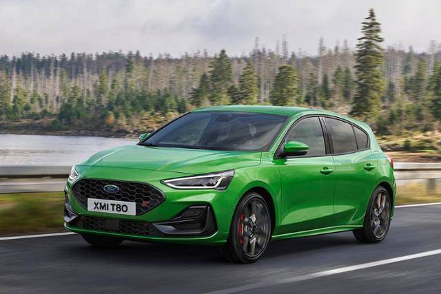 포드가 자사의 스테디셀링 해치백 포커스의 신모델을 선보였다.