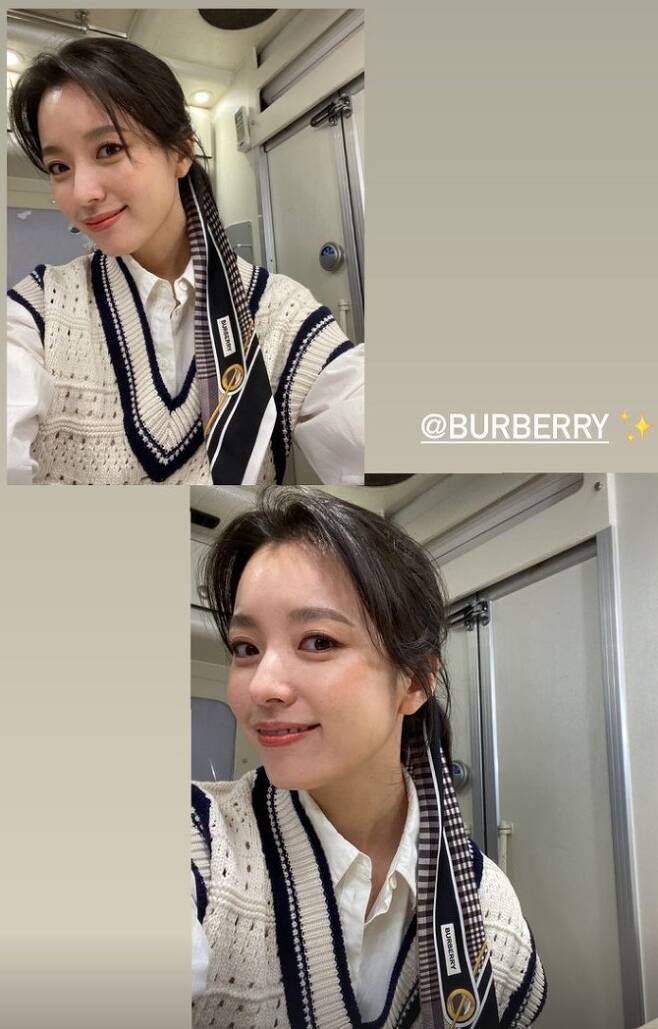 Han Hyo-joo flaunted her innocent visualsOn the afternoon of the 10th, Han Hyo-joo posted a picture on his Instagram story.Han Hyo-joo in the public photo shows a self-portrait with a scarf on his head.Han Hyo-joos face is full of girl sensibility, wearing a white shirt and a best smile.Above all, Han Hyo-joo was impressed with visuals while he was incredible in his mid-30s.Meanwhile, Han Hyo-joo is appearing on TVN gilt drama Happiness and returned to the screen with the movie The Sun does not move.