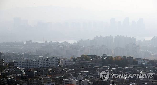 남산에서 내려다 본 서울 시내 아파트·주택 밀집 단지 [연합뉴스 자료사진]