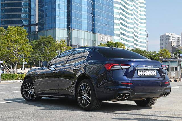 마세라티 in 부산...기블리 하이브리드