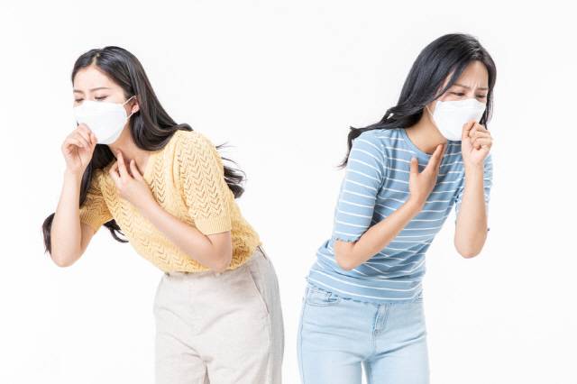 가래와 같은 이물질이 나오지 않고 마른기침을 한다면 ‘역류성식도염’이나 ‘후비루증후군’일 수 있다./사진=클립아트코리아