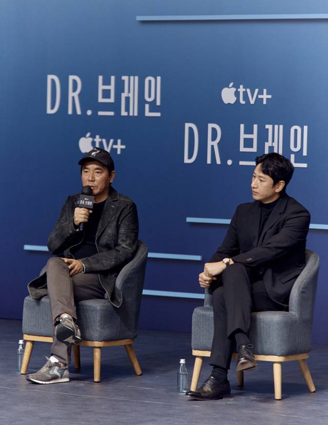 '닥터 브레인' 김지운 감독(좌), 이선균 / 사진=애플TV+ 제공