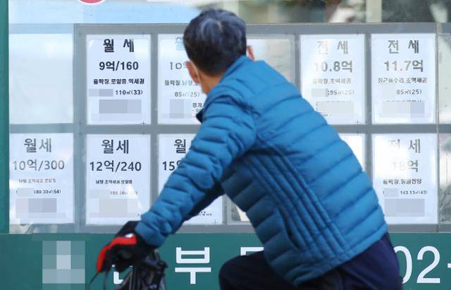 서울 시내의 한 부동산중개사무소 모습. 연합뉴스