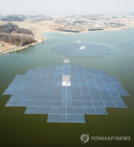 한국수력원자력이 경남 밀양 삼랑진 양수발전소 유휴 부지에 건설한 태양광발전소 전경. 한국수력원자력 제공