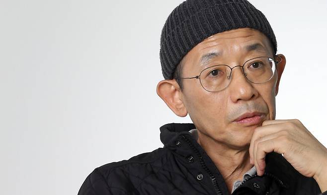 정태인 전 칼폴라니사회경제연구소장이 지난 3일 오후 <한겨레>와 인터뷰 도중 잠시 생각에 잠겨 있다. 괴산/이정용 선임기자 lee312@hani.co.kr