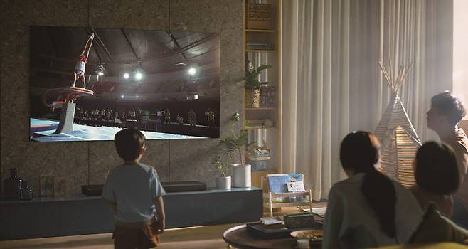삼성전자 대형 TV 라이프스타일컷. [자료:삼성전자]