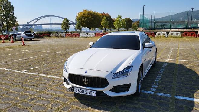 마세라티 콰트로포르테 S Q4 그란스포트 전면부/사진=이강준 기자