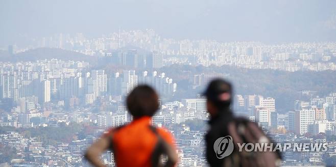서울 남산에서 바라본 서울 시내 아파트 모습. 
[연합뉴스 자료사진]