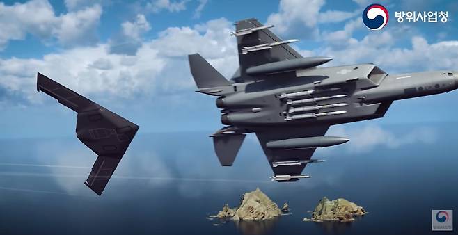 KF-21과 국산 무인 스텔스전투기들이 독도상공을 편대비행 모습을 구현한 컴퓨터그래픽 [방위사업청 영상 캡처]