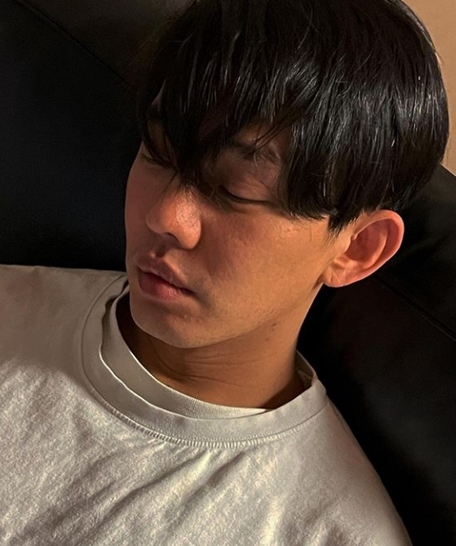 Actor Yoo Ah-in has released a picture of a tired figure.Yoo Ah-in posted a picture on his instagram on the 15th without any phrase.Yoo Ah-in, who has his bangs down and creates a warm atmosphere, is leaning on the sofa and closing his eyes.Yoo Ah-ins disorganized hair creates a mysterious atmosphere.The netizens who watched the photos cheered on the tired Yoo Ah-in, such as Yoo Ah-in is good!, I look tired from my actor and My heart is broken.Yoo Ah-in comes to Netflix original Hell which will be released on the 19th.Hell is a story that happens when the lions of Hell who appeared without notice are subjected to the supernatural phenomenon in which people are sentenced to Hell, and the Religion group, which revived this confusion, is entangled with those who want to reveal the reality of the case.Photo Yoo Ah-in SNS