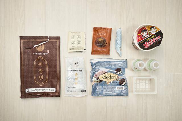 한 참가자가 기록한 플라스틱 쓰레기. 자장면 소스와 아이스크림, 요구르트, 두부까지. 플라스틱은 모든 식료품에서 빠지지 않고 등장한다. 그린피스 제공