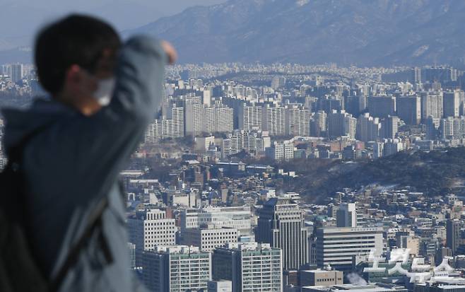 서울 남산공원에서 바라본 서울시내 아파트 모습. 이한형 기자