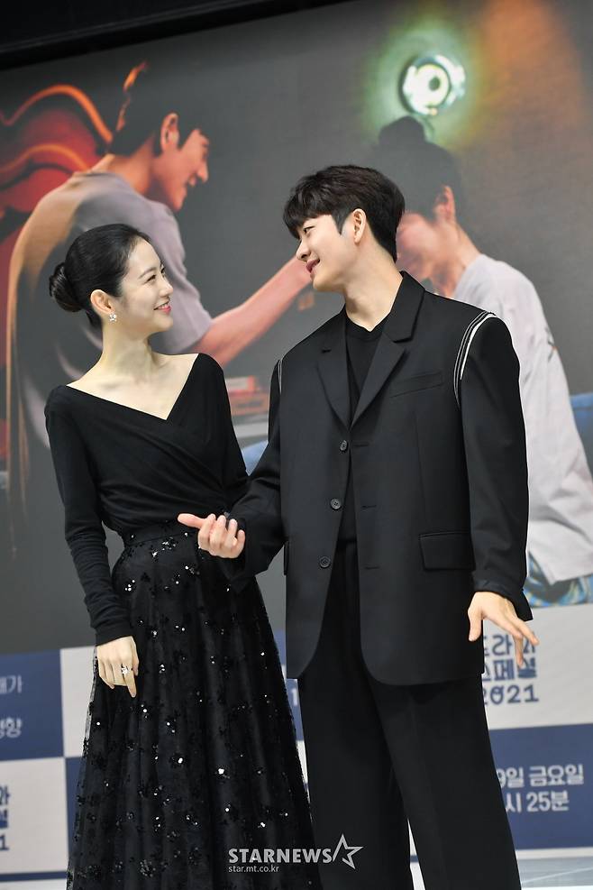 신예은-강태오 '다정한 눈빛 교환'[★포토]