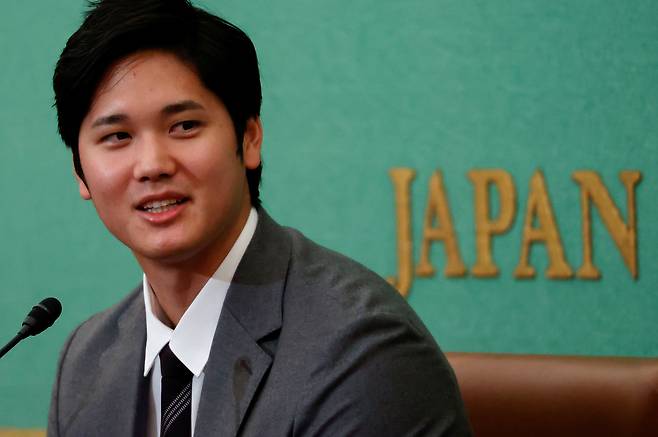 11월 15일 LA 에인절스 쇼헤이 오타니가 일본 도쿄 프레스클럽에서 기자회견을 하고 있다./로이터 연합뉴스