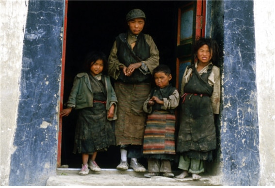 <티베트 자치구의 빈곤층의 모습/ https://www.tibetanreview.net/china-targets-tibet-in-2020-poverty-elimination-goal/ >