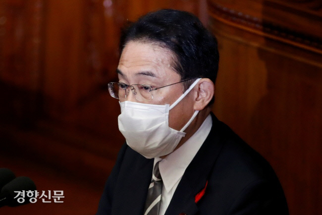 기시다 후미오(岸田文雄) 일본 총리가 재산액을 2억868만엔(약 22억원)으로 신고했다.                              로이터·연합뉴스