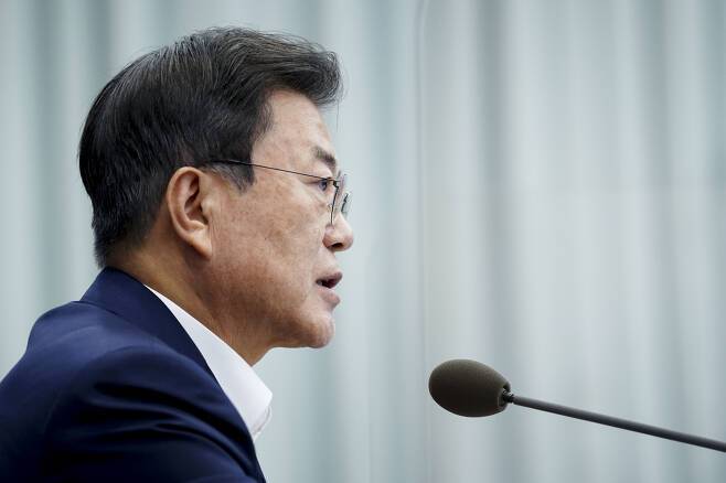 문재인 대통령은 21일 국민과의 대화에서 끝까지 국정을 잘 마무리할 수 있도록 최선을 다하겠다”고 밝혔다. [헤럴드DB]