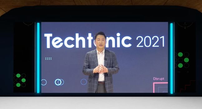 이상욱 삼성SDS 연구소장(전무)이 23일 온라인으로 열린 개발자 콘퍼런스 ‘테크토닉(Techtonic) 2021’ 행사에서 환영사를 하고 있다.ⓒ삼성SDS