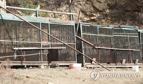 지난 22일 반달가슴곰 5마리가 탈출한 용인시의 한 사육농장. 연합뉴스