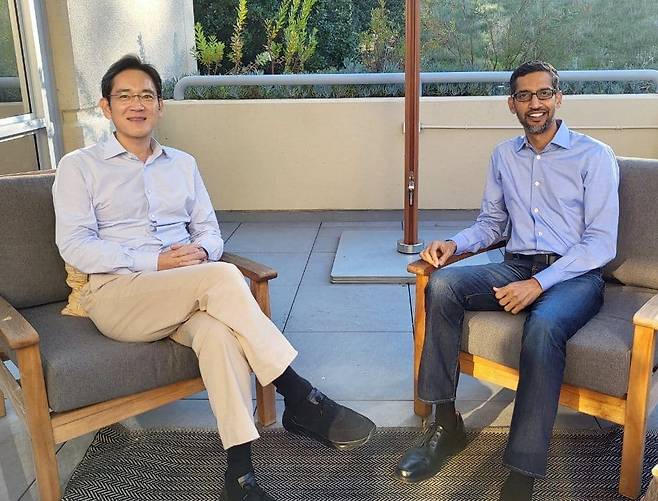 이재용 삼성전자 부회장이 22일(현지시간) 미국 실리콘밸리 구글 본사에서 순다르 피차이 CEO(최고경영자)를 만나고 있다. /사진제공=삼성전자