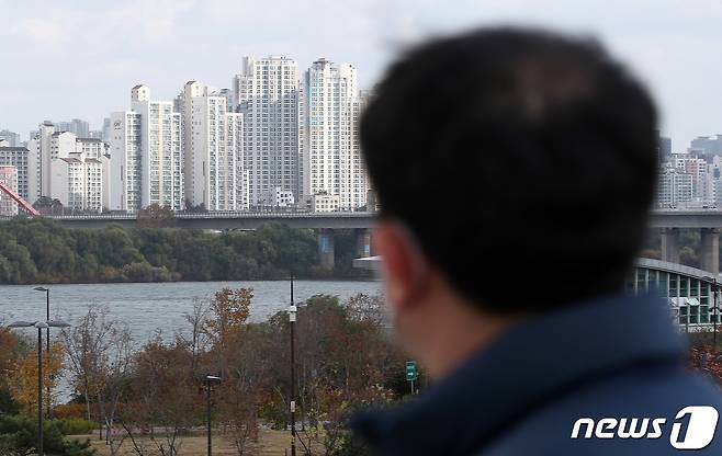 사진은 22일 오전 서울 여의도에서 바라본 마포구 아파트 단지 모습. /뉴스1 © News1 박정호 기자