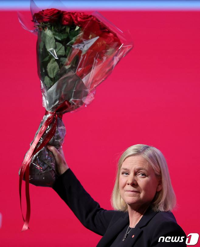 지난 4일(현지시간) 스웨덴 집권당 사회민주당(SAP·사민당) 대표로 당선된 마그달레나 안데르손 재무장관의 총리 취임안이 결국 의회를 통과했다. © AFP=뉴스1