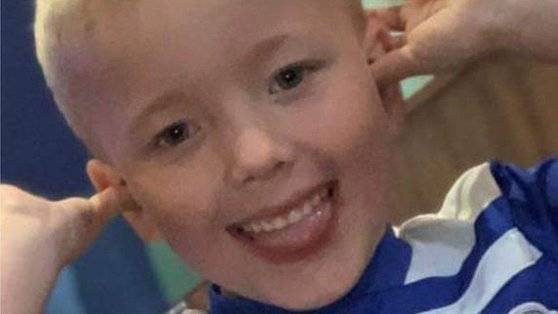 부모의 학대에 따른 뇌손상으로 지난해 6월 사망한 아서 라빈조-휴즈(6). [BBC캡처]