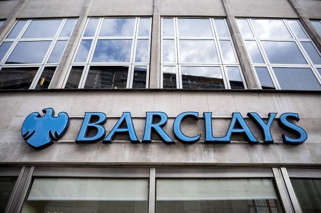 영국 대형은행 바클레이스가 내년 실적이 크게 개선될 유망주를 선정했다. (사진= AFP)