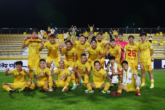 지난 8월 24일 K리그1 27라운드 광주FC 선수들이 성남FC전 승리 후 화이팅을 외치고 있다./사진=한국프로축구연맹