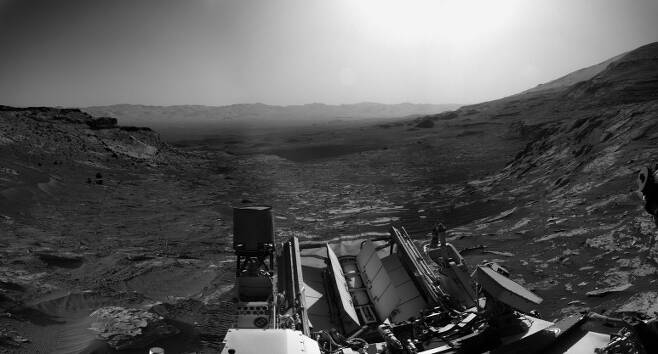 큐리오시티가 탑재된 내비게이션 카메라로 각각 다른 시간대에 잡은 화성 지표의 풍경. 사진=NASA/JPL-Caltech