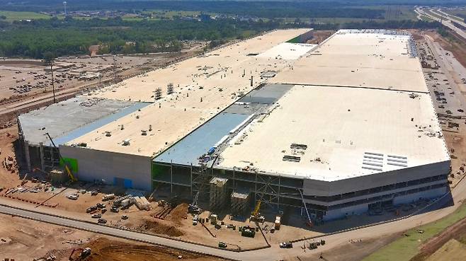 미국 전기차업체 테슬라가 텍사스주 오스틴에 건설 중인 5번째 '기가 팩토리' 공장. 트위터 캡처