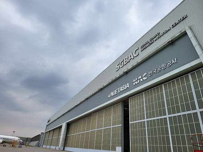 민간기업이 운영하는 SGBAC의 격납고. 정비도 가능하다. [강갑생 기자]