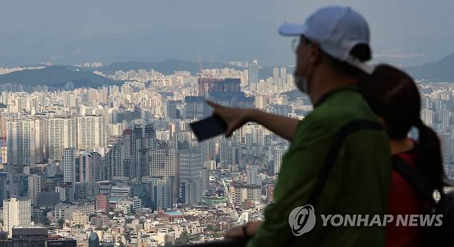 서울 남산에서 바라본 아파트 [연합뉴스 자료사진]