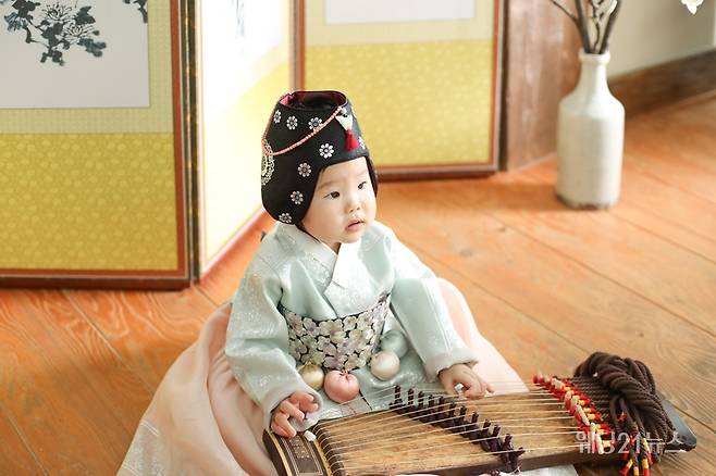 사진 : 한복 박선희한복,&nbsp;포토그래퍼 홍소현, 정성민(제니스스튜디오), 아이보리스튜디오,&nbsp;헤어 주승아 메이크업 오하람(제니스부띠끄)