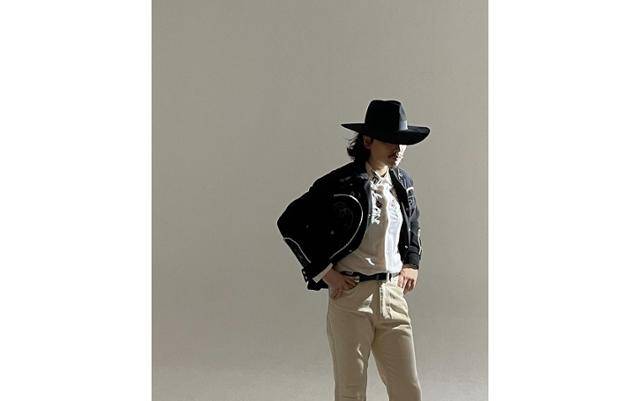 스타들의 웨스턴룩. 이동휘 SNS