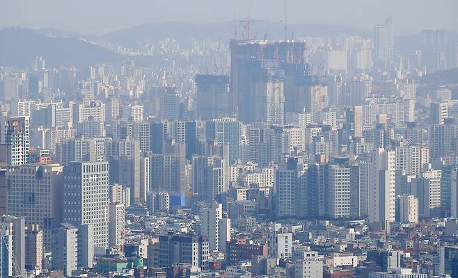 서울 남산에서 바라본 서울 시내 아파트 모습. [연합]