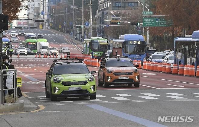 [서울=뉴시스] '2021 자율주행 챌린지' 본선 경기 진행 모습 (사진=현대차그룹 제공)