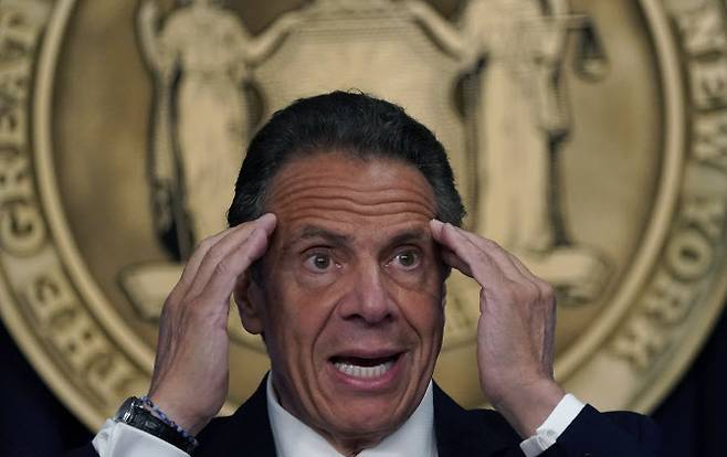 성추행 혐의로 불명예 퇴진하는 쿠오모 뉴욕주지사. (사진= AFP)
