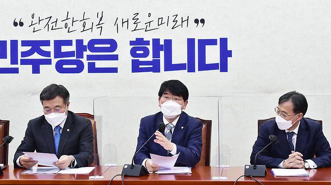 더불어민주당 박완주 정책위의장이 11월30일 국회에서 열린 원내대책회의에서 발언하고 있다. 국회사진기자단