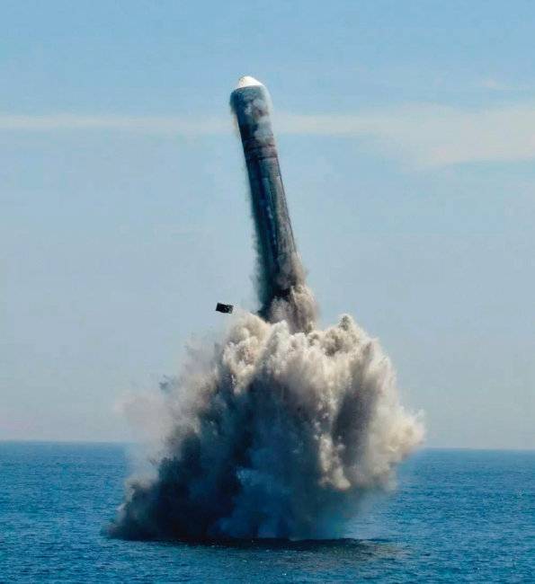 중국 JL-2 잠수함발사탄도 미사일(SLBM). [위키피디아]