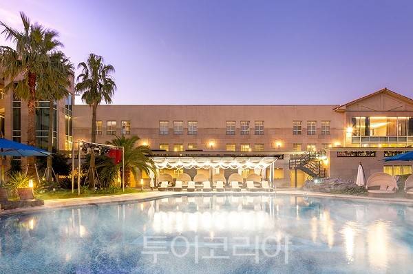 토스카나 호텔 37도 야외 온수풀