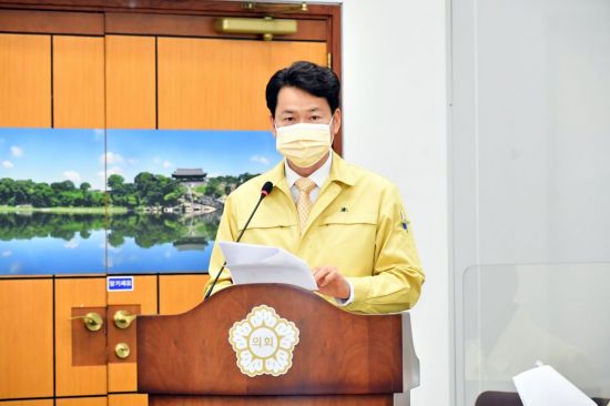 윤성관 의원이 진주바이오산업 육성·지원 조례를 발의하고 있다. [이미지 출처=진주시의회]