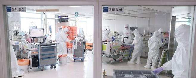 경기북부의 코로나19 거점 전담병원인 경기도 고양시 국민건강보험 일산병원 코로나 중증 병동. /사진=연합뉴스
