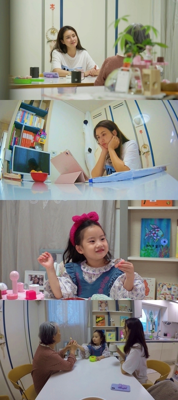 Choi Jung-yoon confesses life. I tell you the story of Alba resume.In SBS One Mans War is needed, which is broadcasted at 9 pm on December 2, the first day of the routine of Actor Choi Jung-yoon and her 6-year-old daughter Ji-woo, who recently announced that they are in the process of divorce, is revealed.On this day, Actor Choi Jung-yoon, who succeeded in returning to the CRT in six years, was caught struggling for the parenting by playing the role of the main actor Do Yeon-hee in the recent SBS drama Amor Party - Love, Now.Choi Jung-yoon started with her daughters kindergarten House of Representatives and met her daughters friends mother, who is a parenting comrade, and exchanged educational information.In the meantime, Choi Jung-yoon has been honest about the fact that he is in the process of divorce procedures.In particular, Choi Jung-yoon said, I do not want to take my father away from my child by my choice. He showed his unusual affection for his daughter and attracted attention.