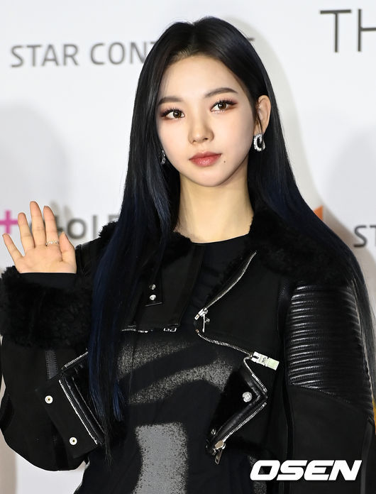 The 2021 Asia Artist Awards (2021 AAA) red carpet event was held at KBS Arena Hall in Gangseo-gu, Seoul on the afternoon of the 2nd.Aespa Karina poses: 2021.12.02