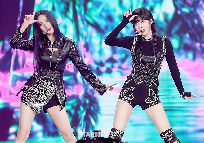 에스파 카리나-윈터 '소장 하고픈 투샷'[★포토]