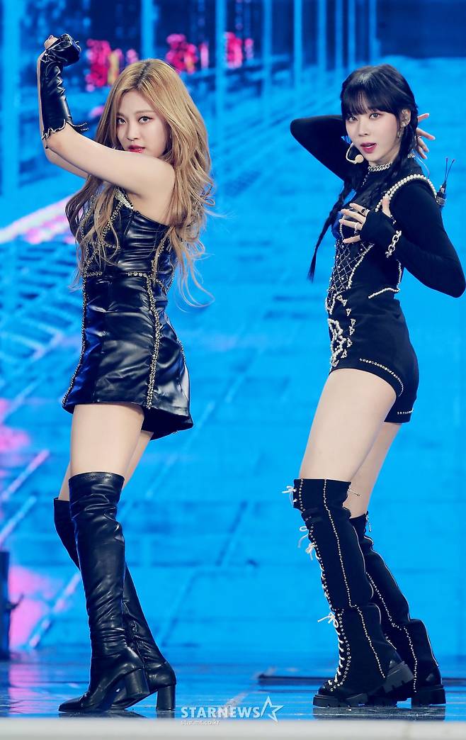 에스파 닝닝-윈터 '환상의 옆라인'[★포토]