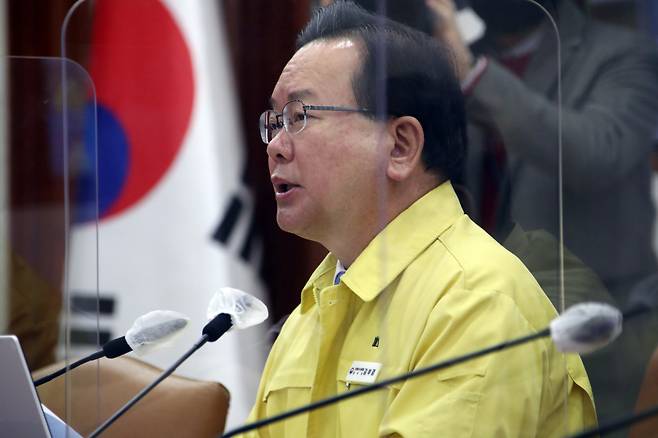김부겸 국무총리가 3일 정부서울청사에서 열린 코로나19 대응 중앙재난안전대책본부 회의를 주재하고 있다. [연합]