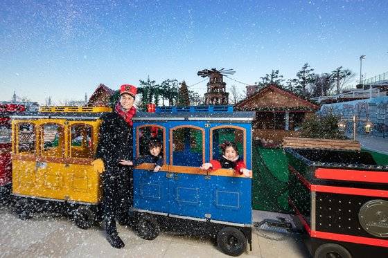 서울 남산의 반얀트리 호텔은 4일 윈터포레스트를 개장했다. 해외여행 분위기가 나도록 유럽풍 기차역으로 꾸민 것이 특징이다. 사진 반얀트리 클럽 앤 스파 서울